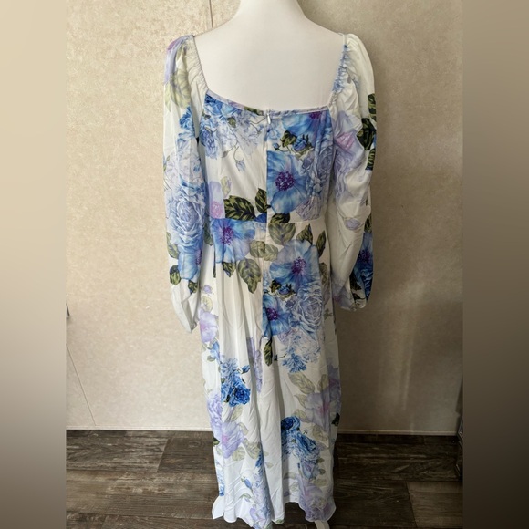 SHEIN White Maxi Dress with Blue Floral Print - Picture 3 of 3